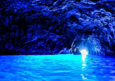 la Grotta Azzurra durante la gita in barca a Capri
